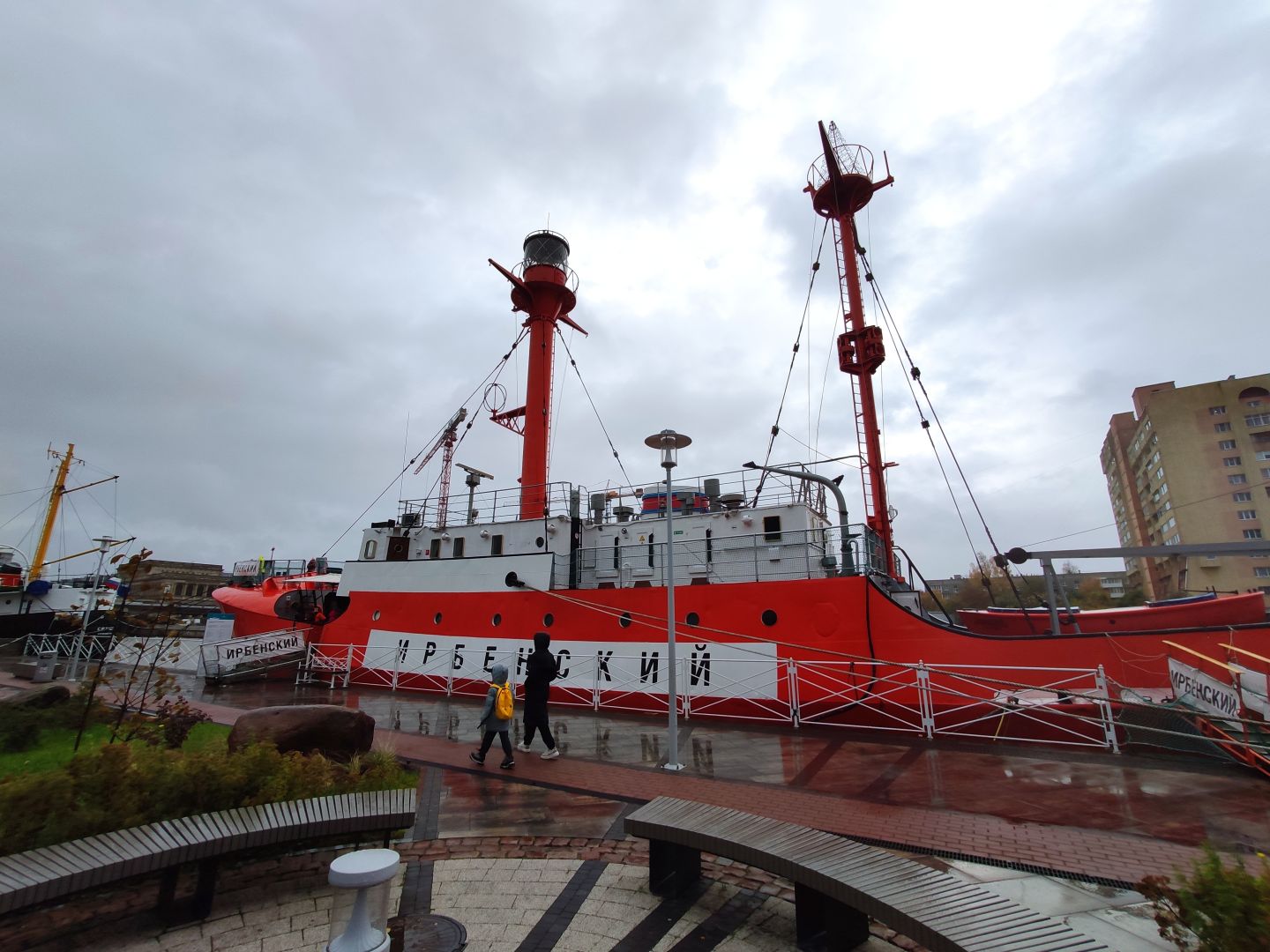 Одинокая вахта: погружение в мир плавучего маяка