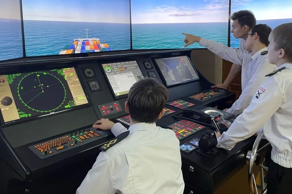 Как стать капитаном в 16 лет: в Севастополе знакомят с морскими профессиями с детства